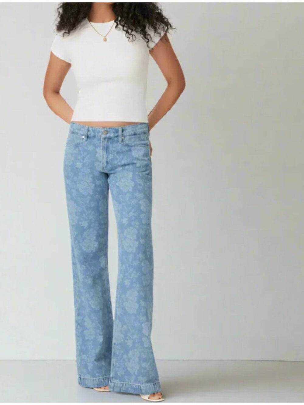 PAIGE Sonja Low Rise Wide Leg Jeans 27 Blue Floral Jacquard Trouser